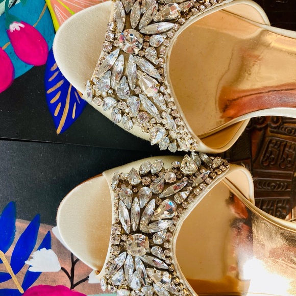 Badgley Mischka Embellished Stiletto S7 - Picture 2 of 8